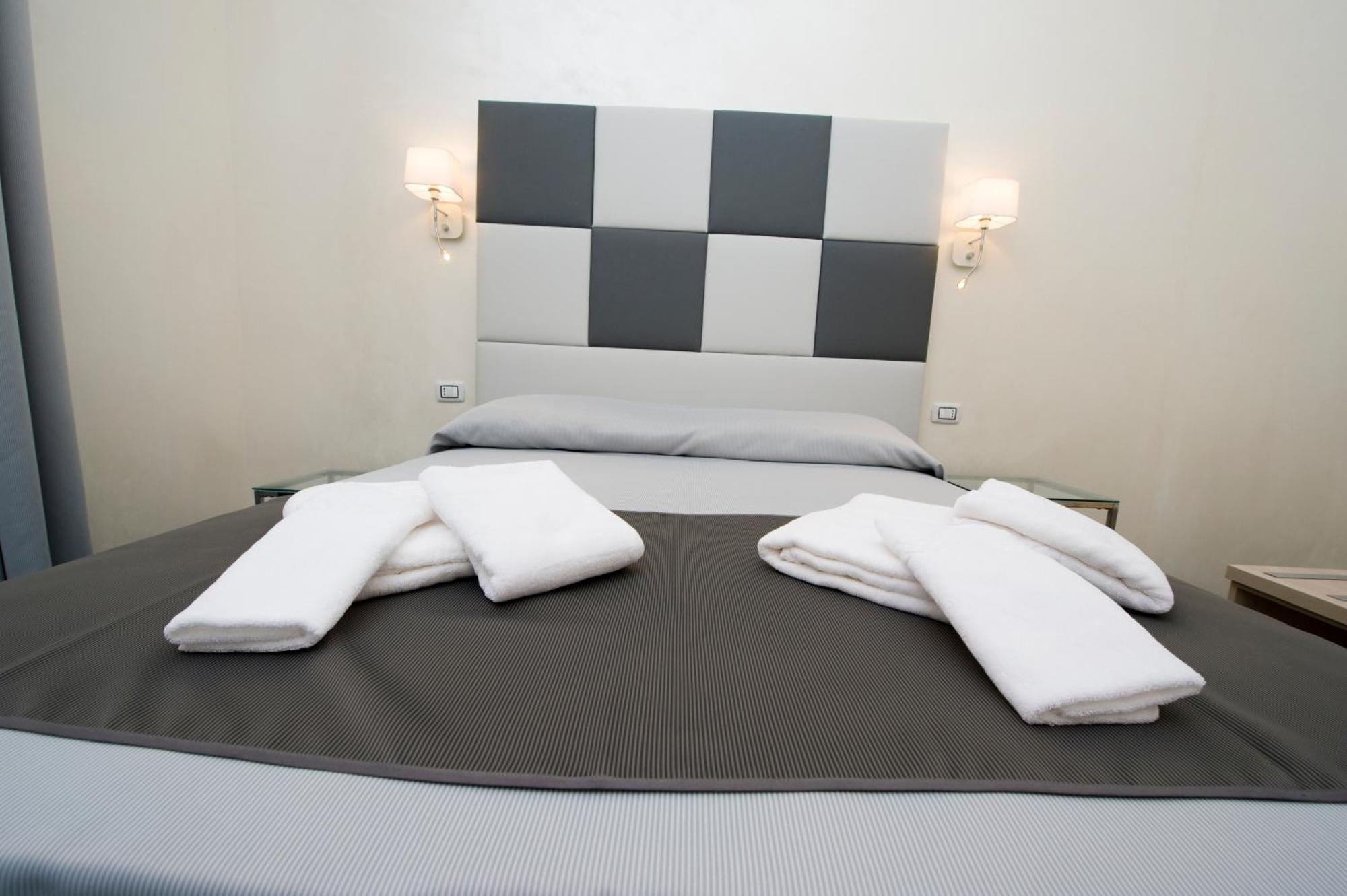 Grey&White Hotel Рим Стая снимка