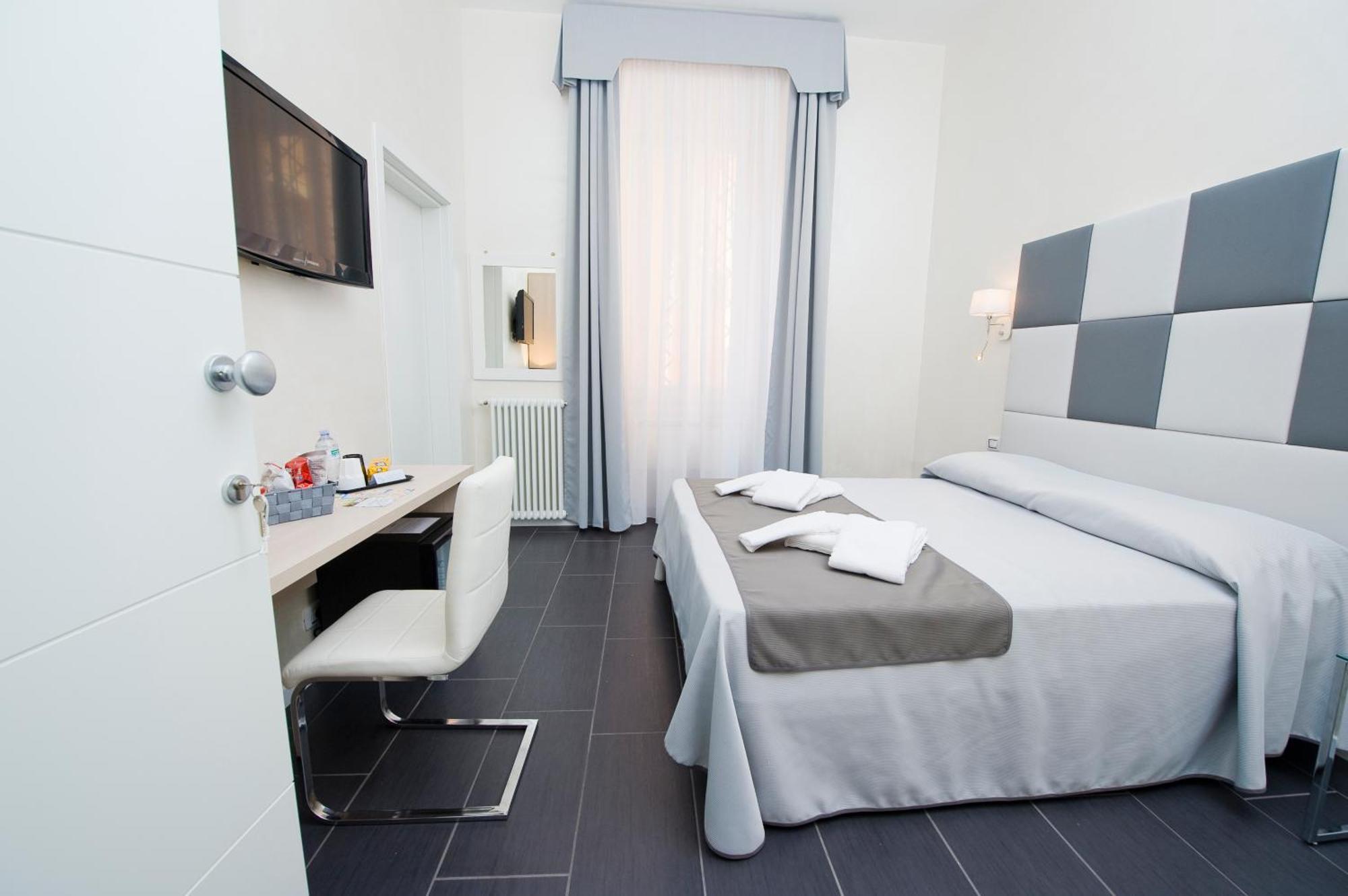 Grey&White Hotel Рим Стая снимка
