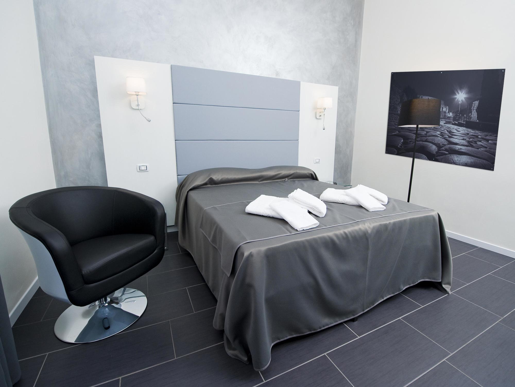 Grey&White Hotel Рим Екстериор снимка