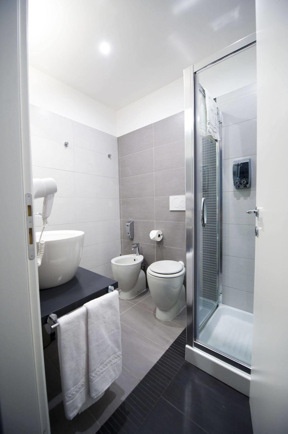 Grey&White Hotel Рим Екстериор снимка