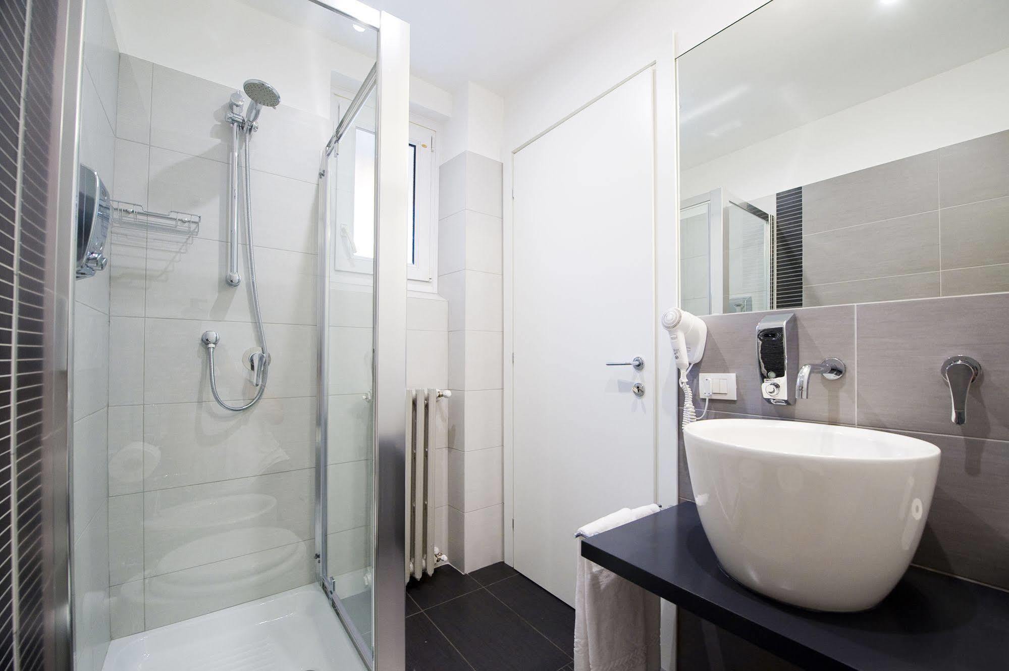 Grey&White Hotel Рим Екстериор снимка