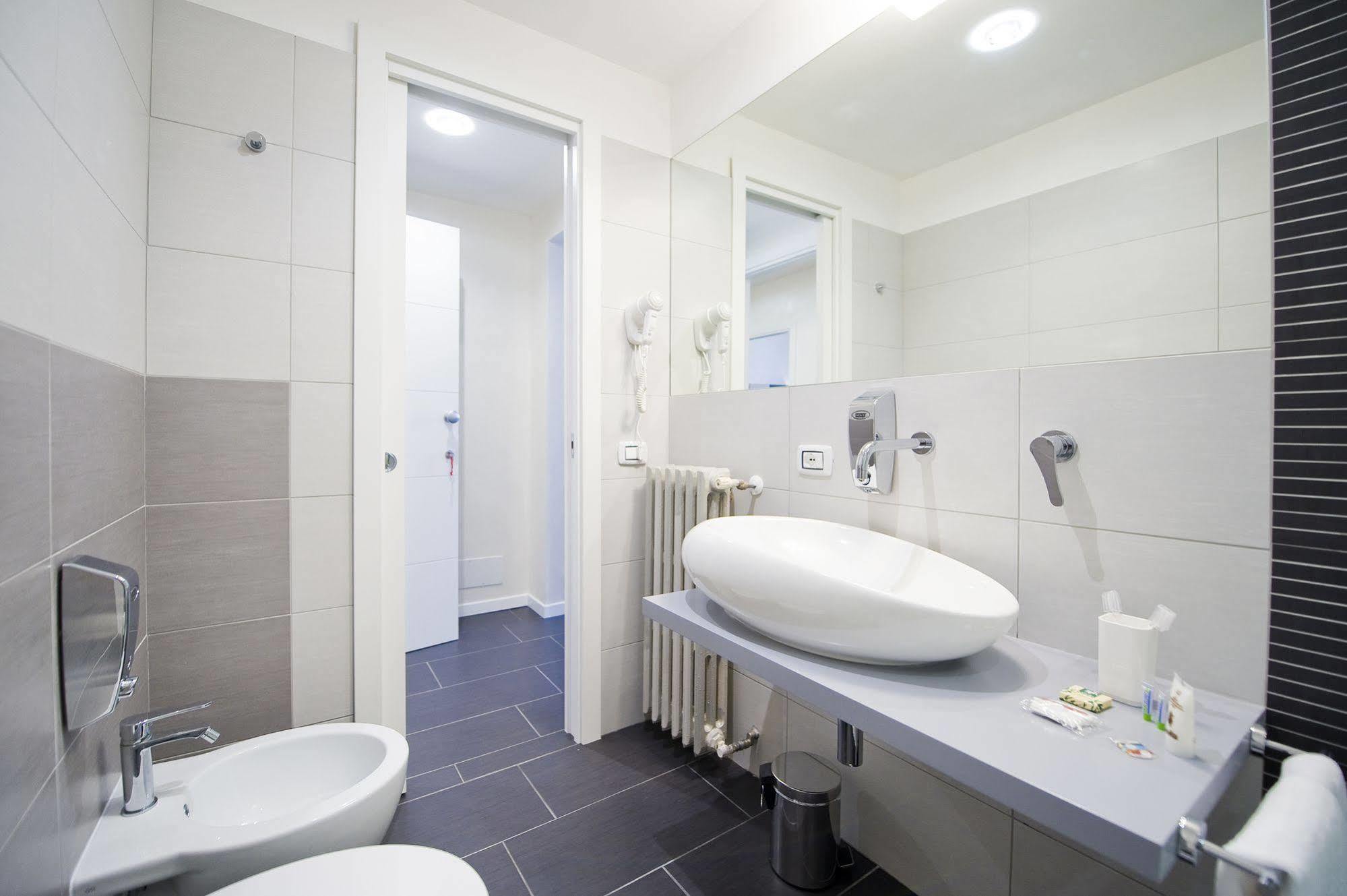 Grey&White Hotel Рим Екстериор снимка